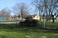 Picture from:  https://www.google.be/maps/place/Mattoon+Peterson+Park/@39.4830389,-88.3596254,3a,75y,90t/data=!3m8!1e2!3m6!1sAF1QipOH-9yxgp6sRTsbbOn-Oc25224Vo_CZ1uP4h9Rx!2e10!3e12!6shttps:%2F%2Flh5.googleusercontent.com%2Fp%2FAF1QipOH-9yxgp6sRTsbbOn-Oc25224Vo_CZ1uP4h9Rx%3Dw203-h152-k-no!7i1600!8i1200!4m13!1m7!3m6!1s0x8873102c34adb4d5:0xa69153810b5a9cbb!2s500+Broadway+Ave,+Mattoon,+IL+61938,+Verenigde+Staten!3b1!